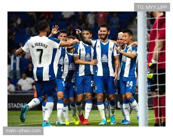 西甲球员抗议活动蔓延多场比赛 转播画面巧妙处理引关注